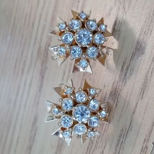 Vintage Screw back Gold tone Rhinestone earrings